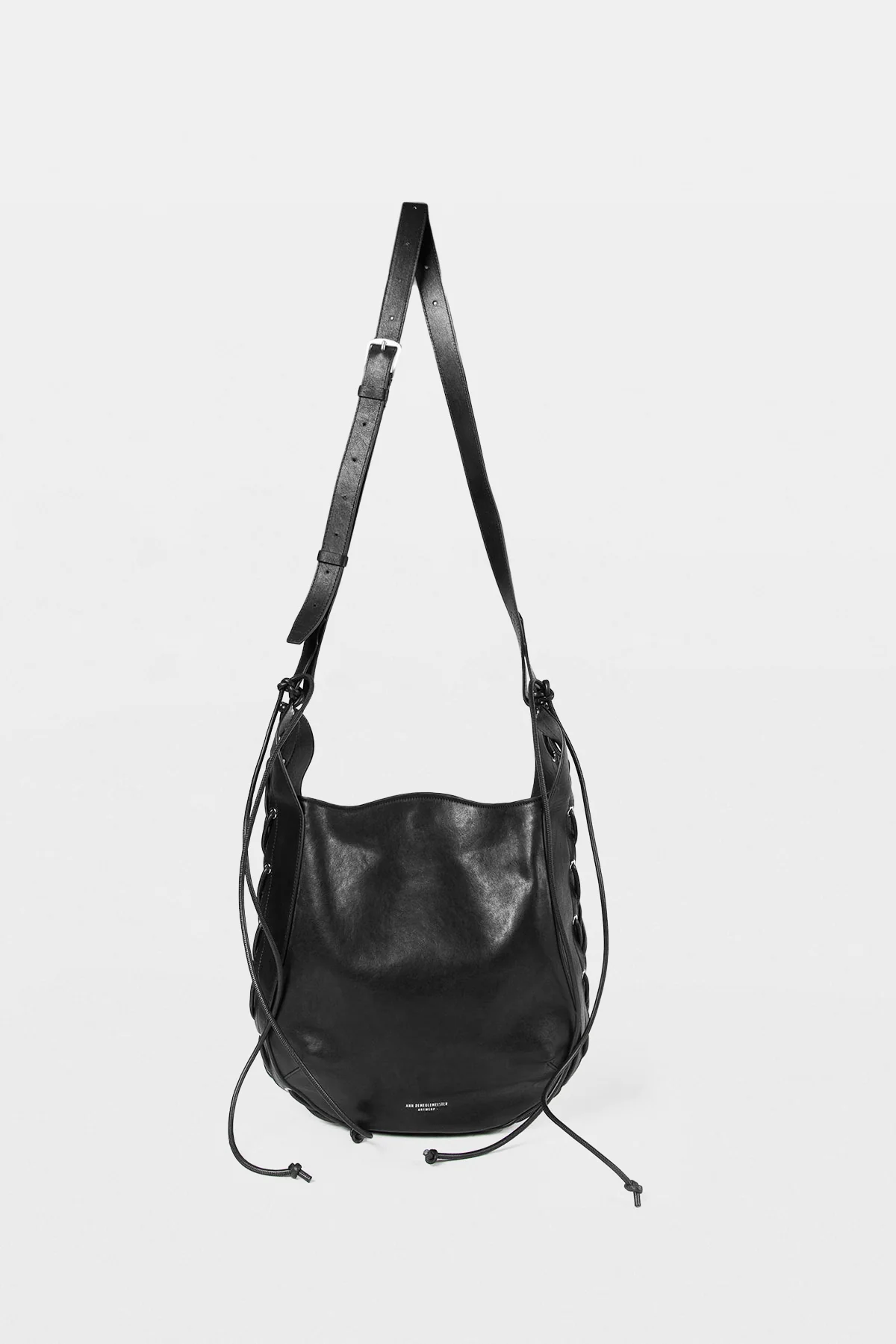 Ravdna Medium Shoulder Bag