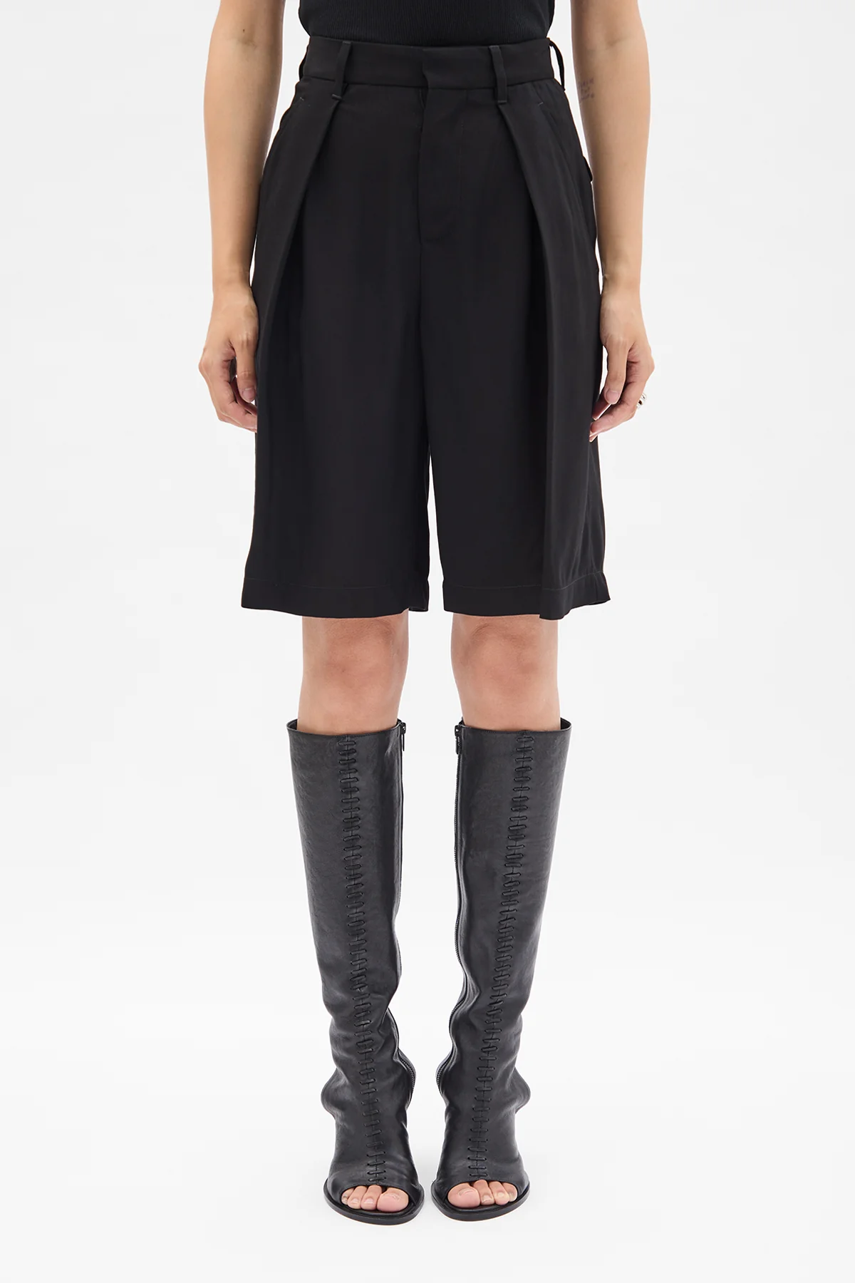 Ukje Wide Leg Pleated Shorts